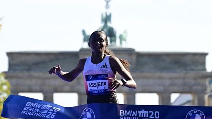 Tigst Assefa Wins Berlin Marathon After Dramatic Finish, Misses World Record