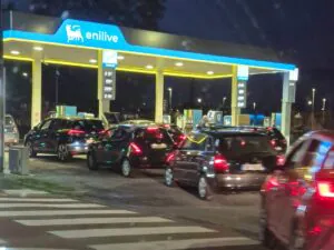 Italy Caps Fuel Prices as Eni, Q8, IP, and Tamoil Join, Sparking Surge at Pumps