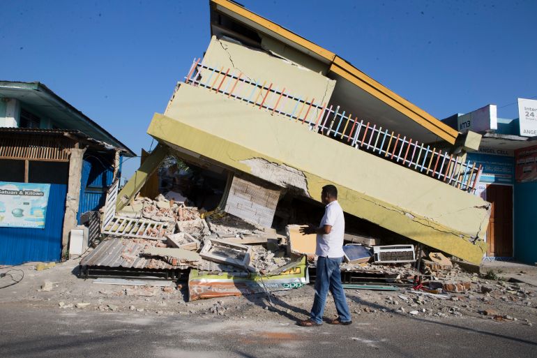 Deadly Earthquakes and Aftershocks Strike Indonesia's Flores Island