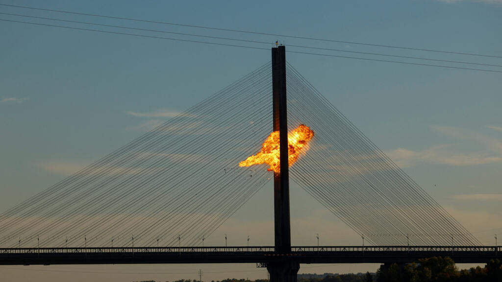 Russian Strikes on Kyiv Escalate, Bridges and Power Grid Hit in Major Assault