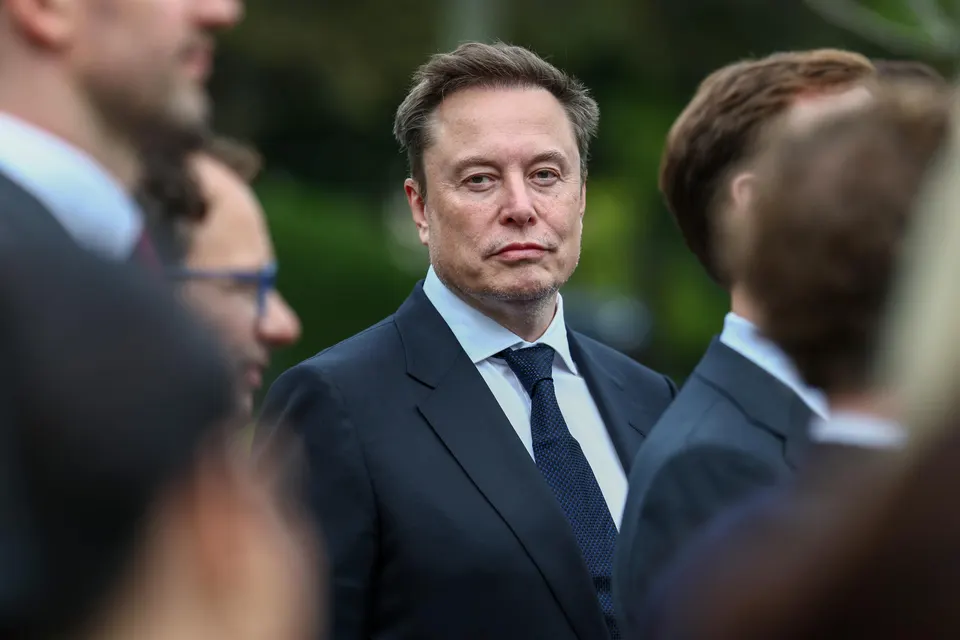 Musk Accuses Indian Oligarchs of Blocking Starlink, Government Rejects Claim