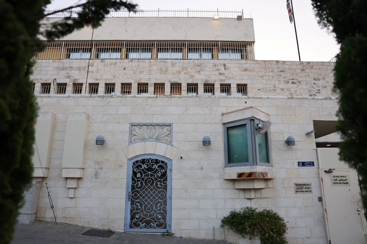 UK Consulate Signs Removed as Israeli Closure Deadline Raises Expulsion Threat