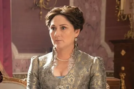 Netflix Orders Bridgerton Prequel About Lady Violet, Written by Shonda Rhimes
