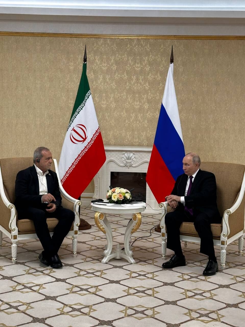 Pezeshkian meets Putin during Turkmenistan visit for regional summits