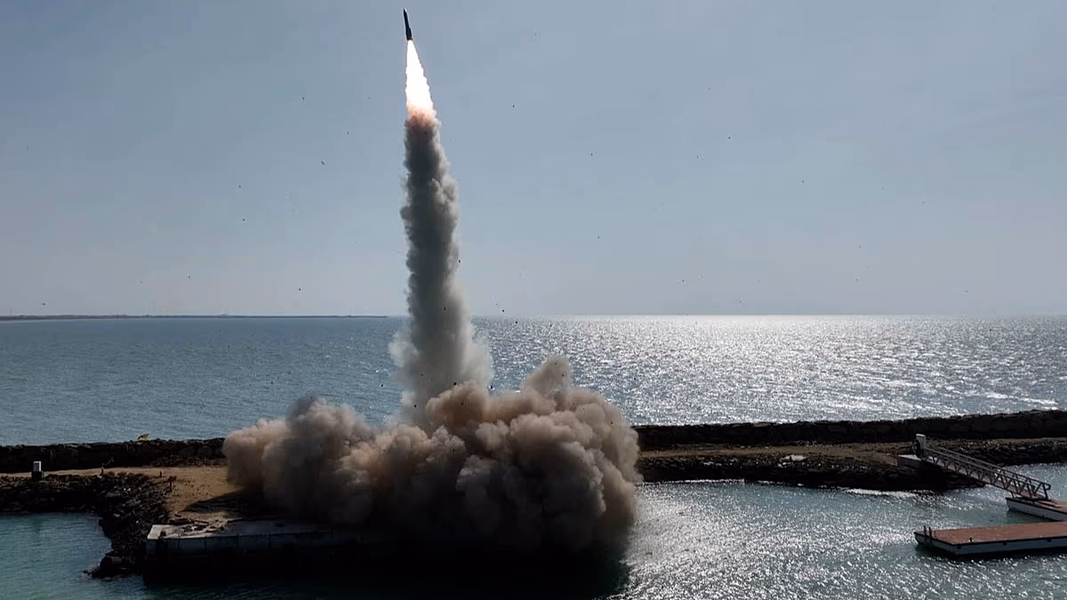 Tanker Attacks Cut Hormuz Traffic as Iran Threatens Wider Shipping Restrictions