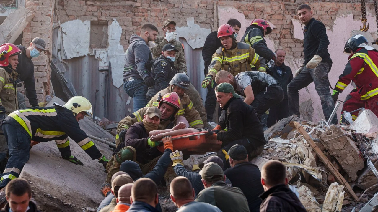 Russian strikes kill scores across Ukraine as Kramatorsk buses are hit