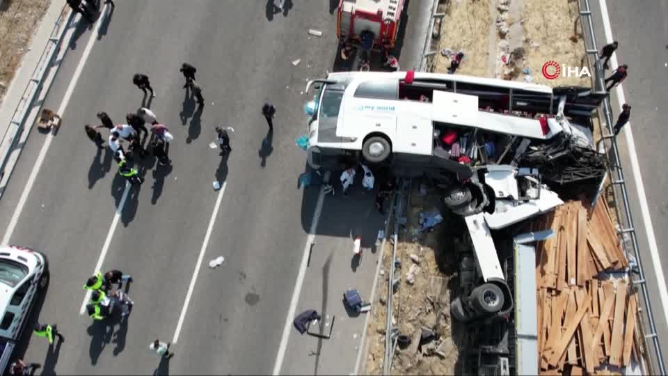 Manisa bus crash kills 11 as footage shows coach reversing