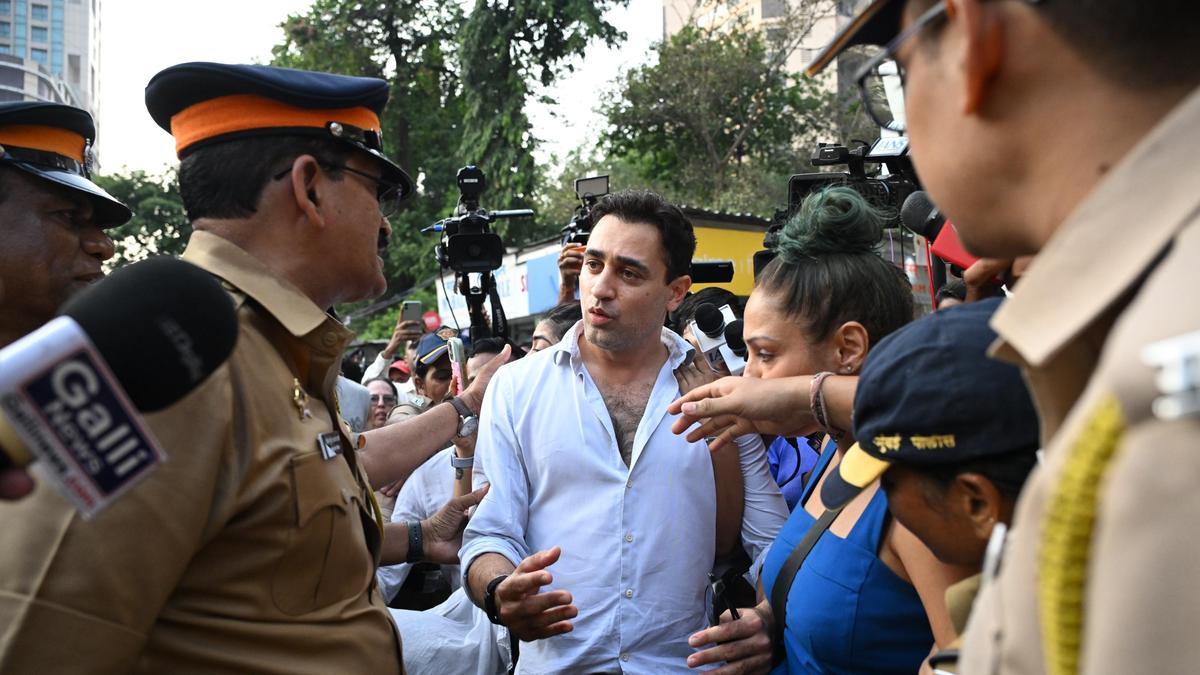 Imran Khan told to leave India after Mumbai protest detention