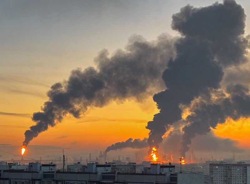 Ukraine Resumes Russian Refinery Strikes After Trump Energy Truce Breaks Down