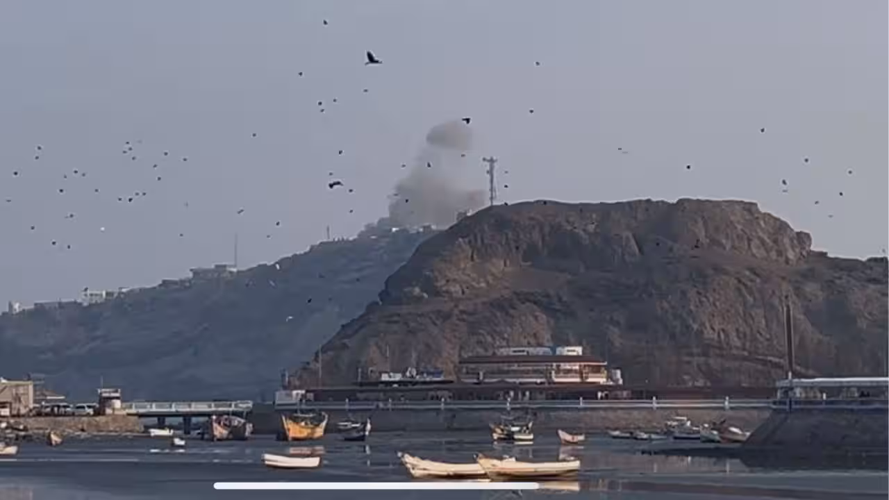 Houthi missiles strike Yemen presidential palace as prime minister survives attack