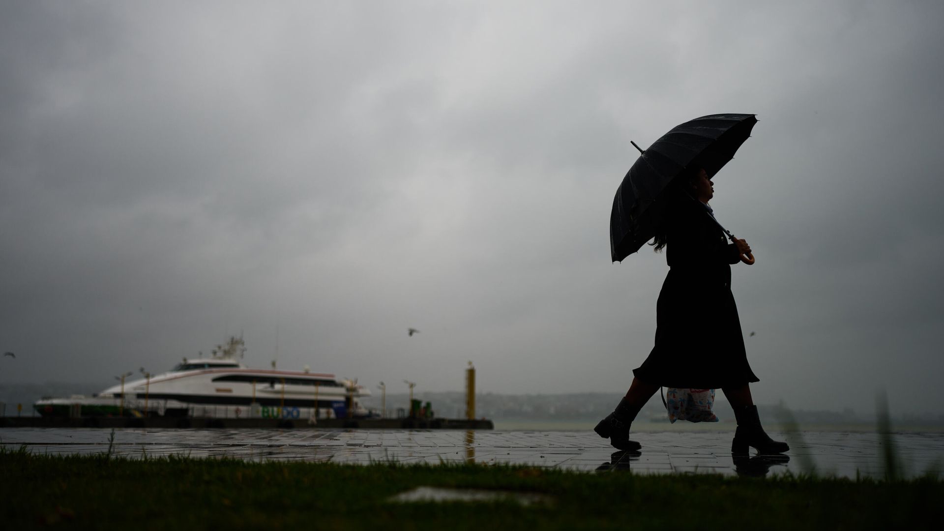 Istanbul Floods Kill Three as Heavy Rain Shuts Schools and Roads