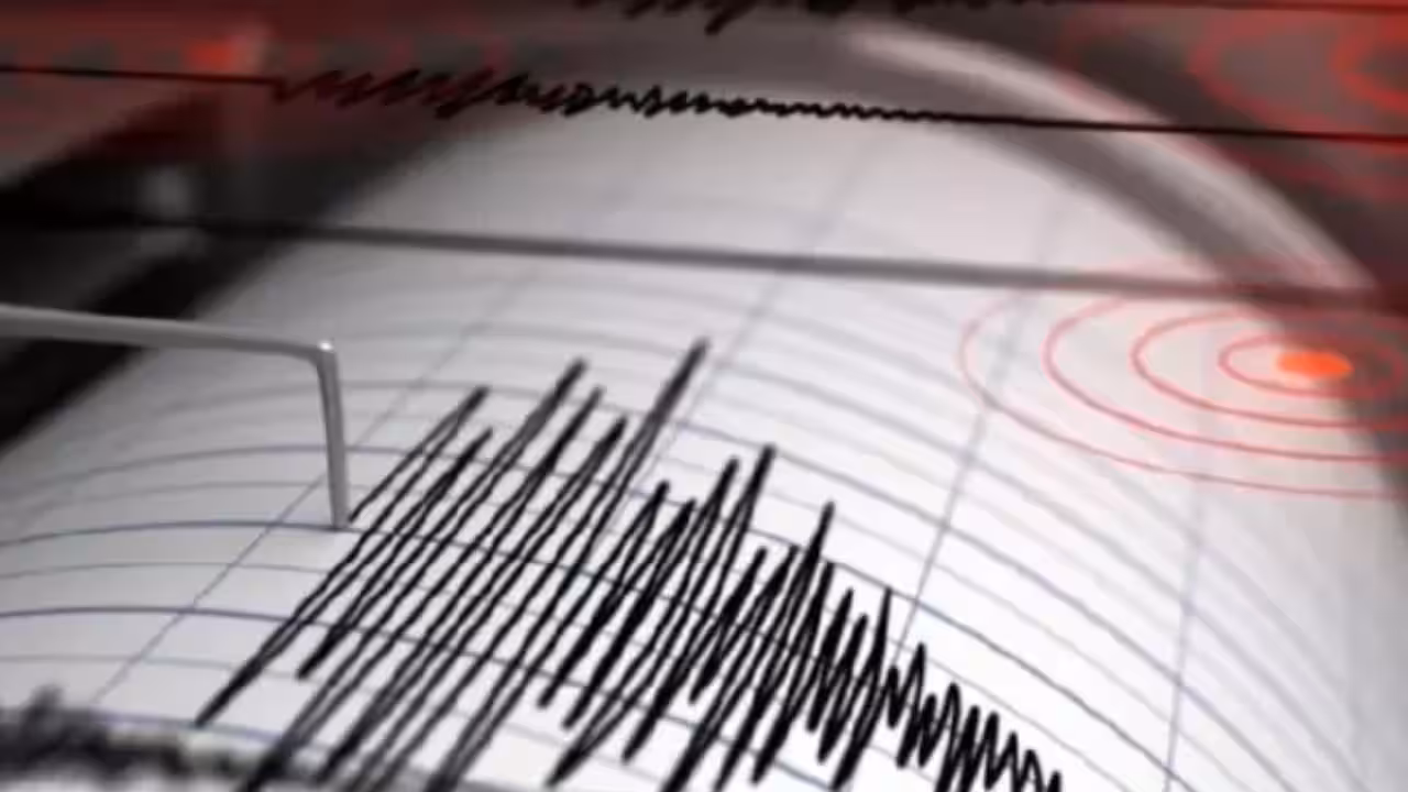Magnitude 7 earthquake strikes Russia's Kamchatka Peninsula, prompting residents to evacuate