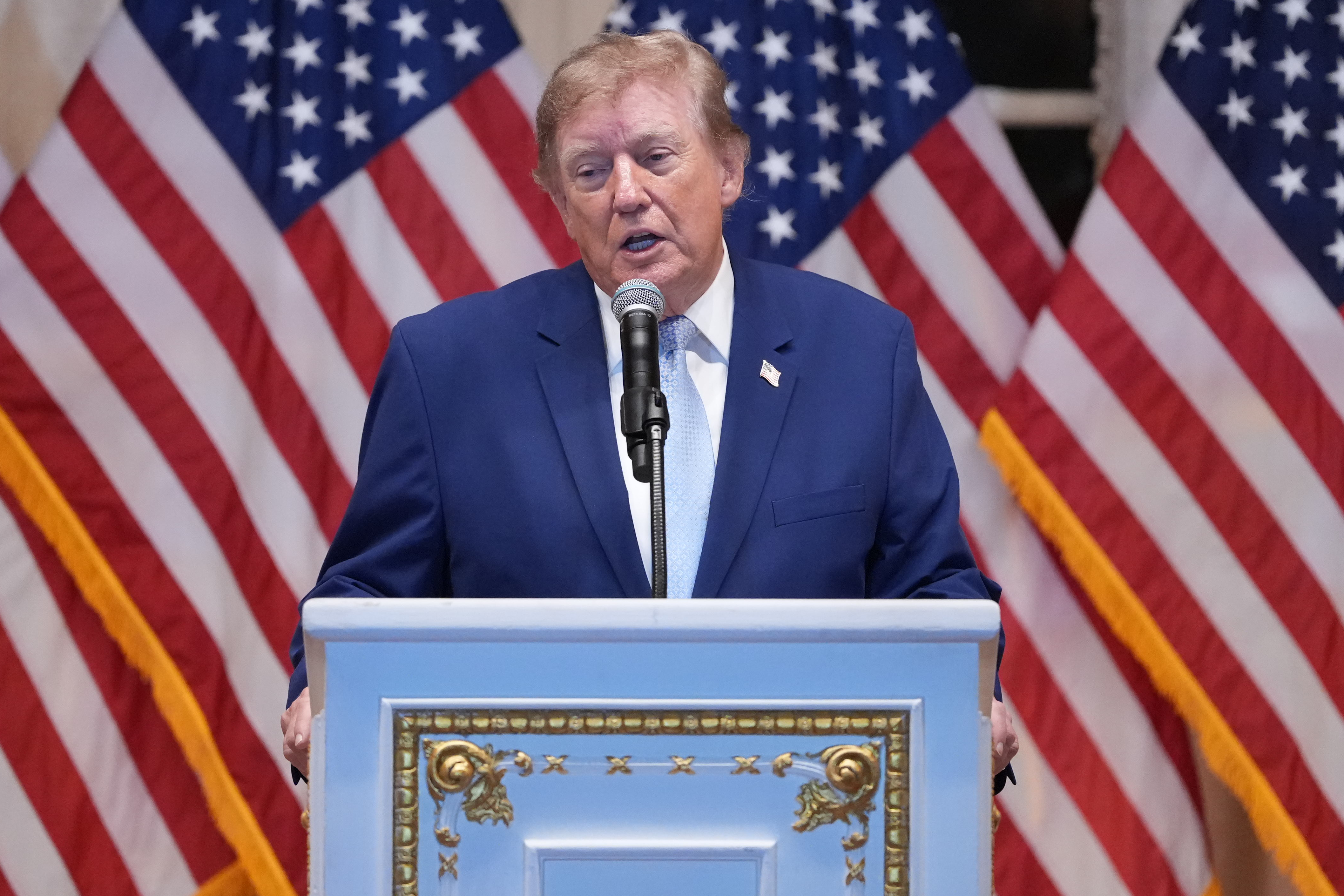Trump Suspends New Russia Sanctions as Ukraine Seeks European Backing