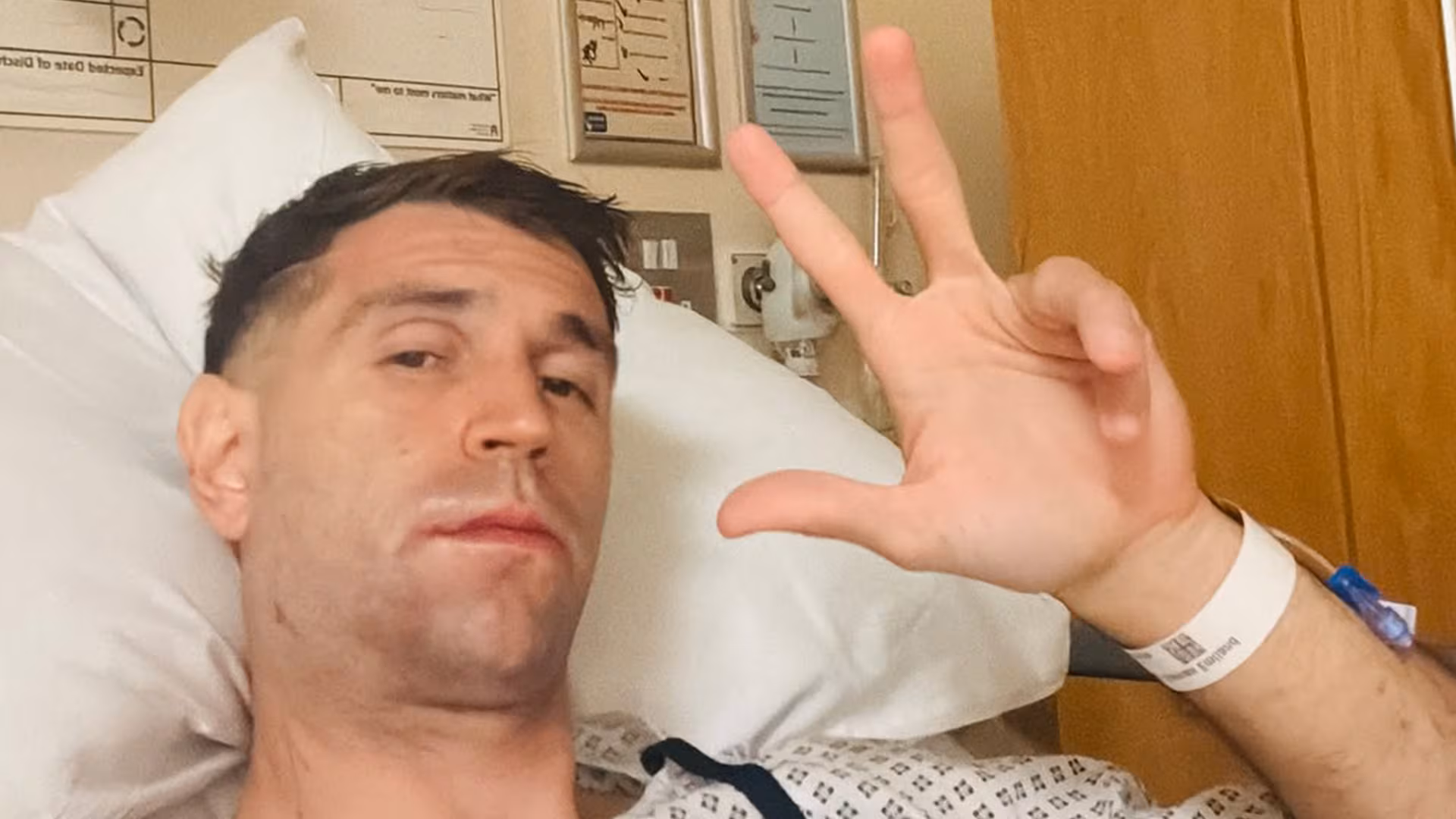Chelsea goalkeeper Dibu Martínez suffers head injury and reported jaw fracture