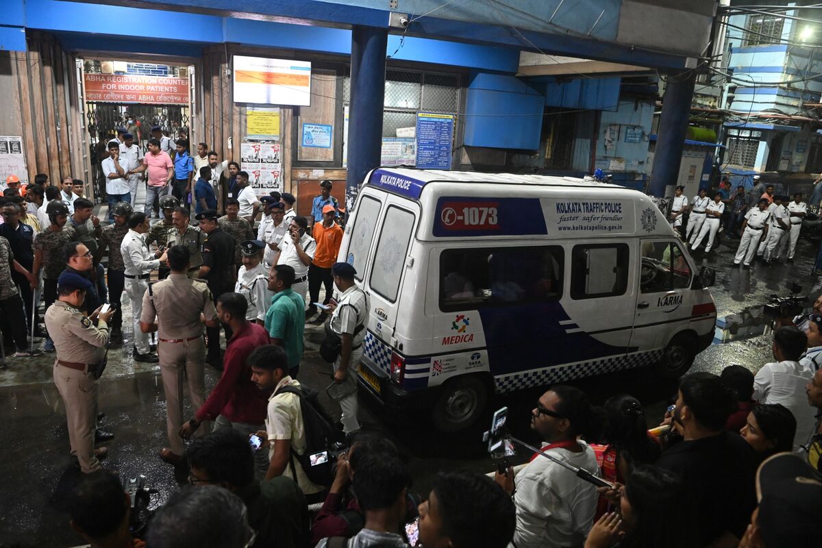 Kolkata Durga Puja Stampede Kills 19 as Police Investigate Safety Failures