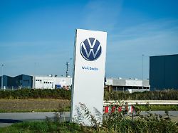 Volkswagen Plans Worldwide Salary Freeze Through 2030, Drawing Works Council Opposition