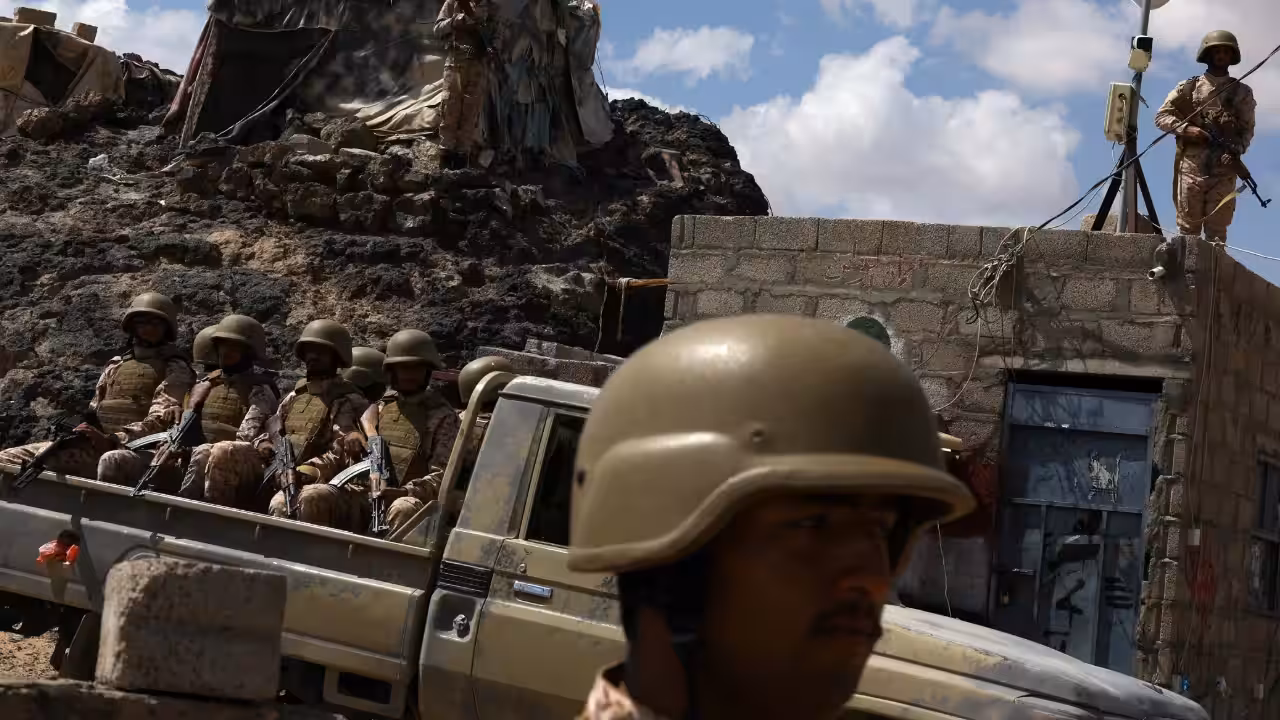 Houthi Missile Strike Kills at Least 20 Fighters in Southern Yemen