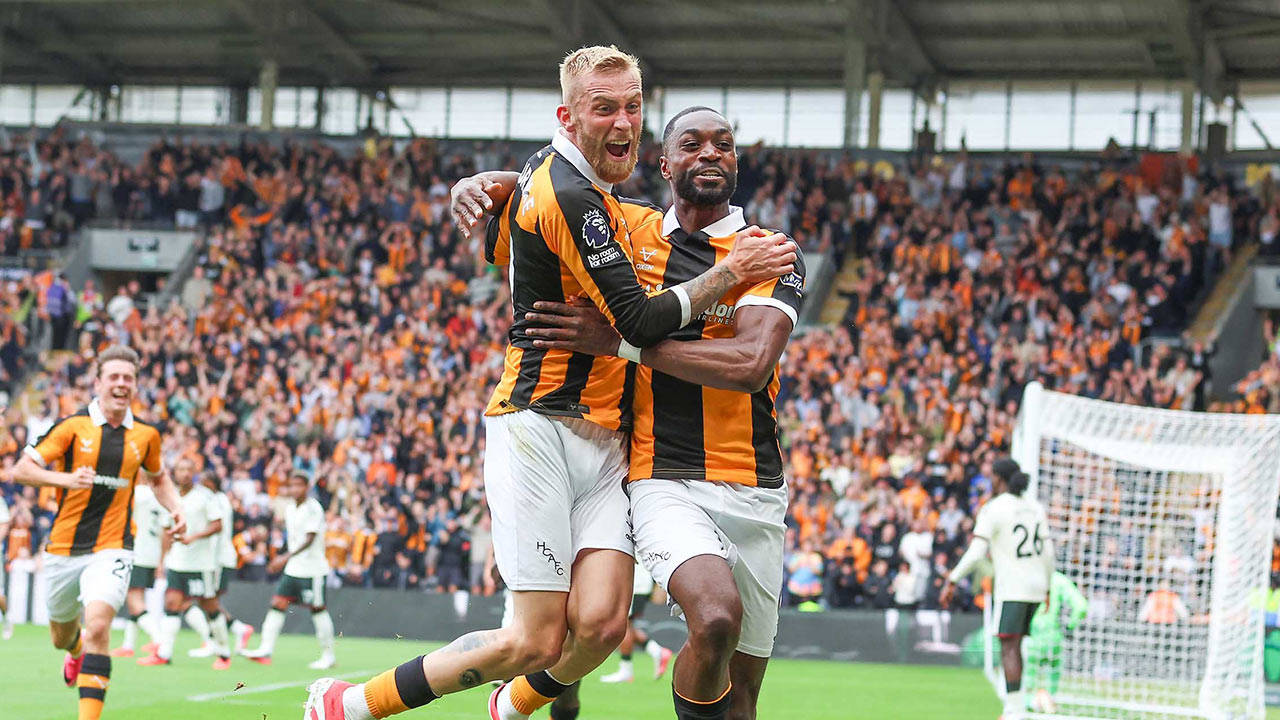 Hull City Upsets Manchester United 2-0 in Premier League Opener