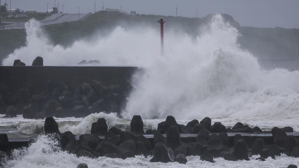 Typhoon Champi Shuts Taiwan, Injures More Than 170 and Cuts Power to 70,000 Homes
