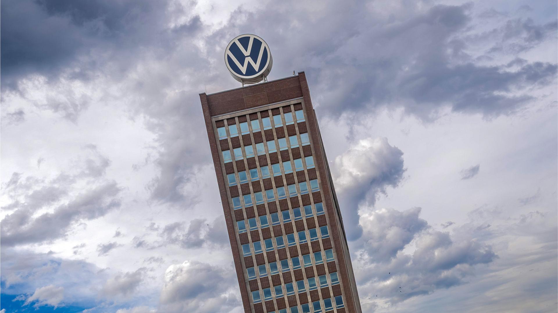 Volkswagen salary freeze plan deepens tensions ahead of German labour talks