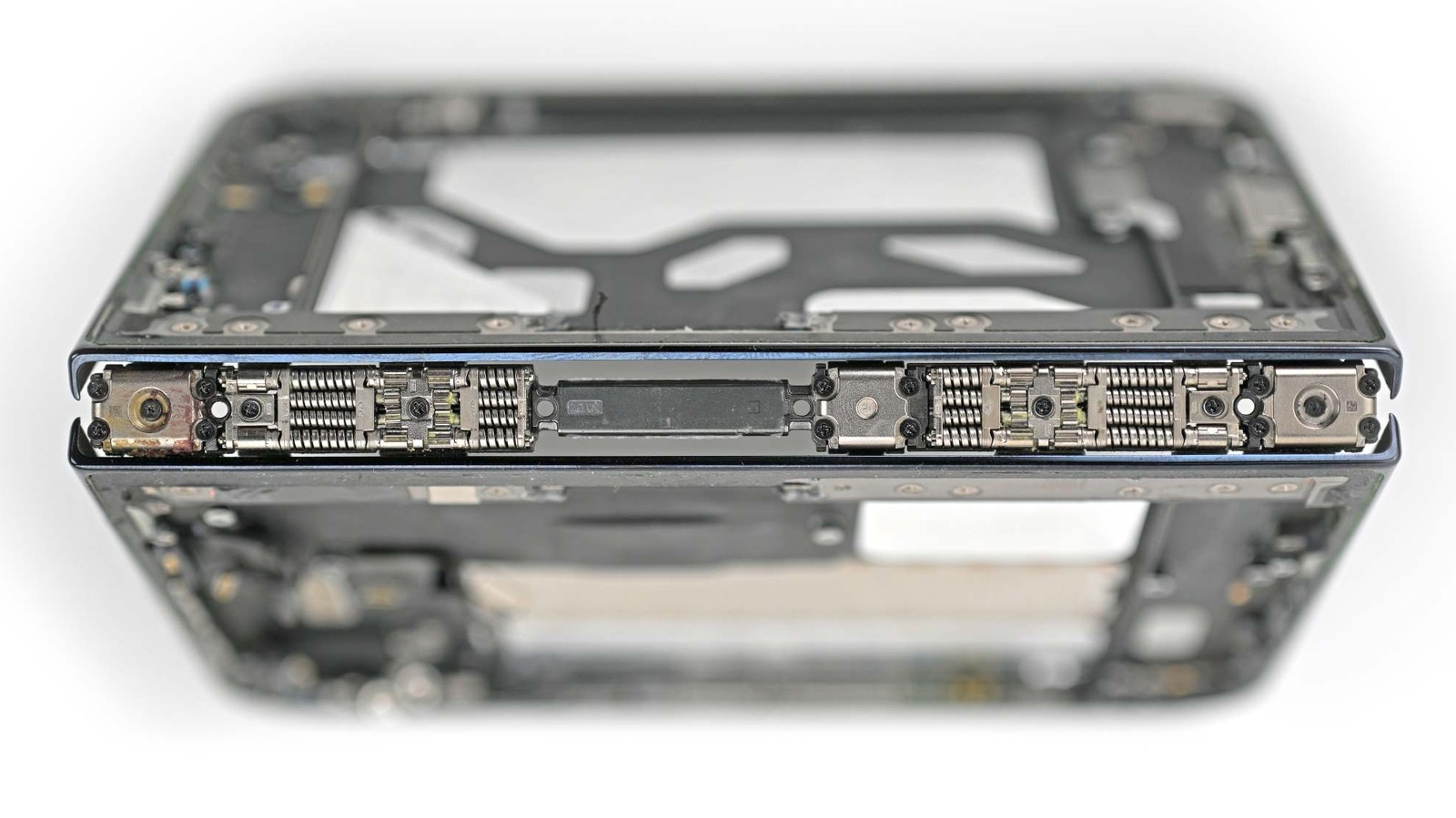 iFixit teardown points to possible hinge fault behind iPhone Duo cracks