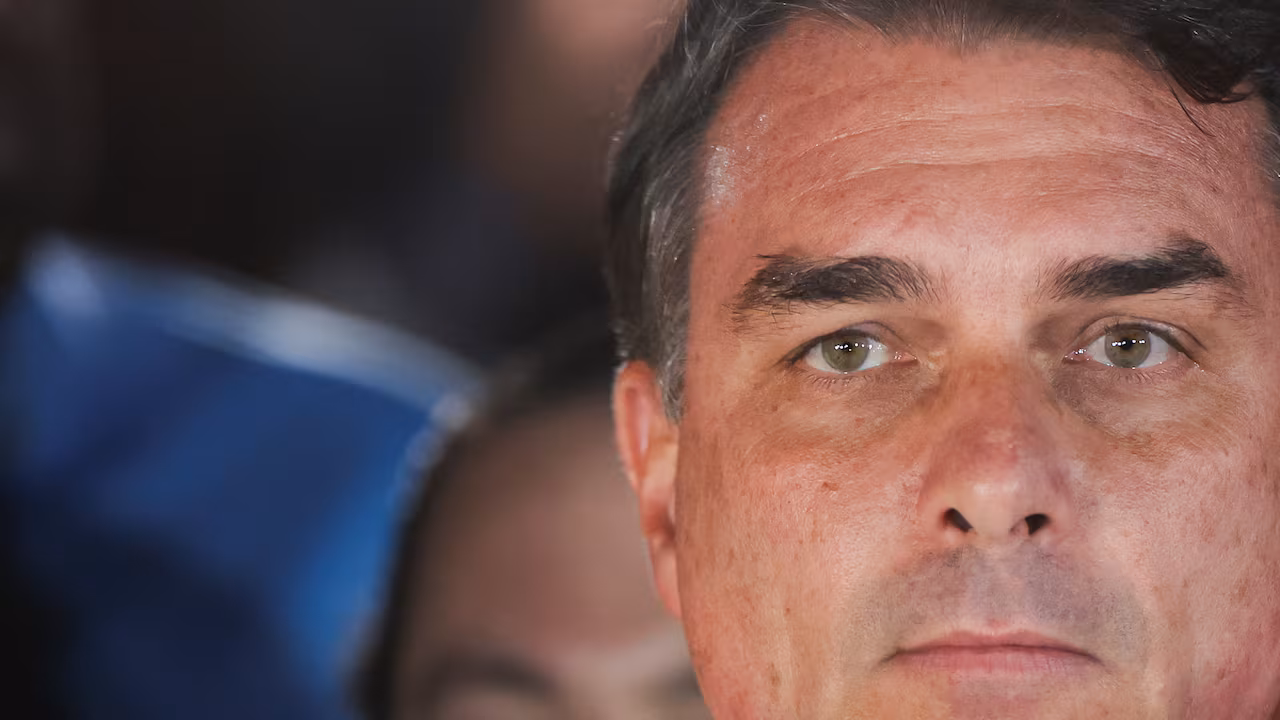 Flávio Bolsonaro reportedly leaves Brazil for US after election defeat