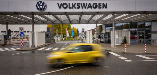 Volkswagen reports €5.82 billion quarterly loss as Porsche writedown adds pressure