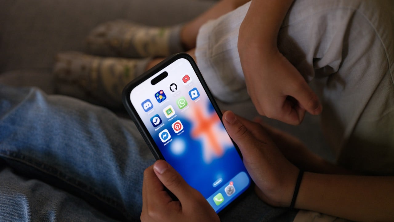 New Zealand Proposes Social Media Ban for Children Under 16 Amid Safety Concerns