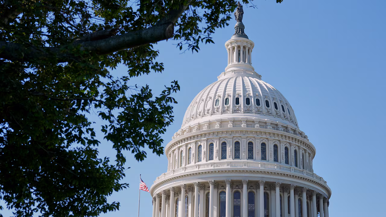 Democrats Lead US Midterm Polls as Senate Control Remains Uncertain