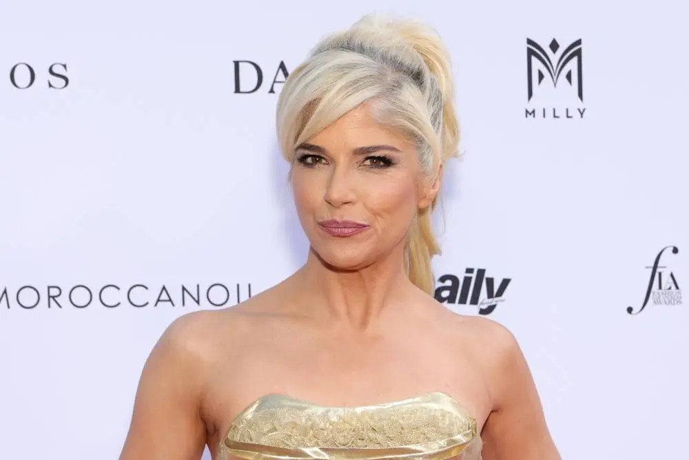 Selma Blair apologizes after arrest over alleged Delta flight altercation