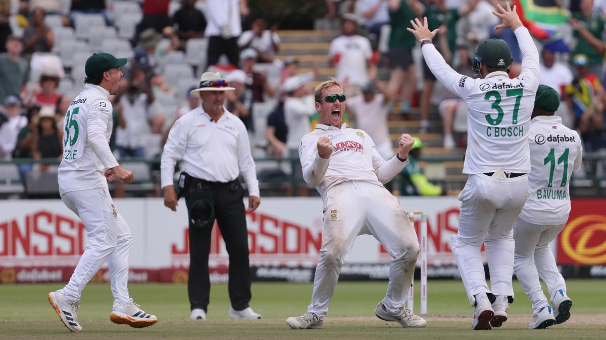 South Africa beat Australia by 176 runs to seal Test series
