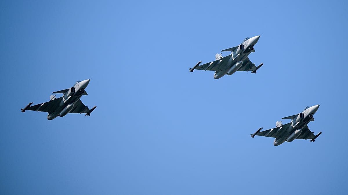 Hungarian Gripen Fighter Jet Crashes Near Szolnok, Pilot Ejects Safely