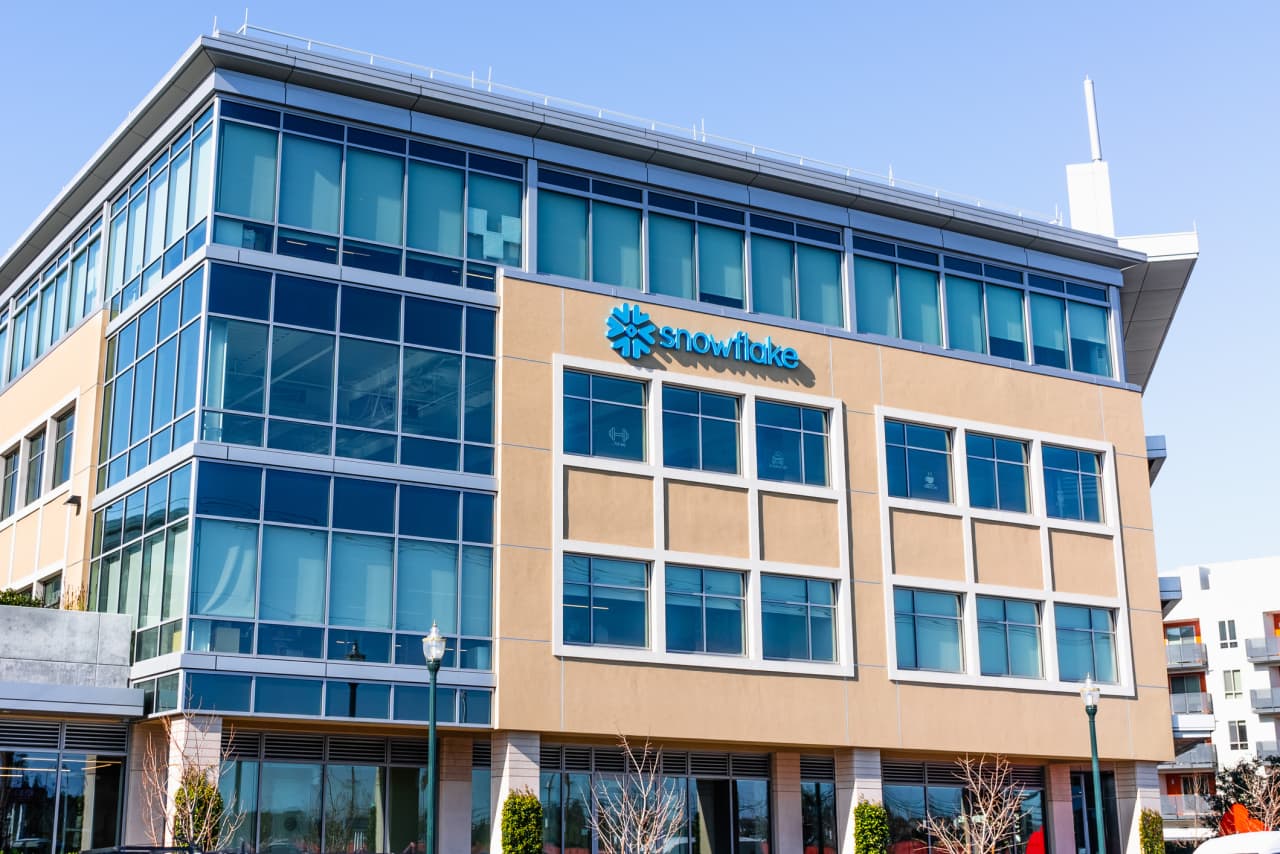 Snowflake Surges After Reporting Strong Q2 Earnings and AI-Driven Forecast