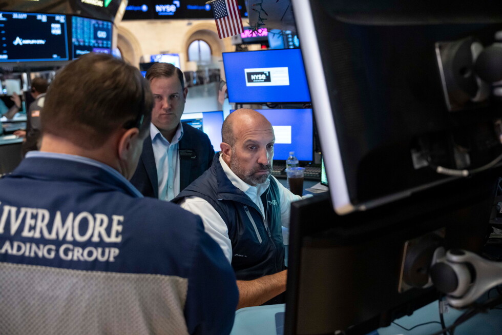 Trump Threatens Trade Cutoff if Federal Reserve Does Not Slash Interest Rates