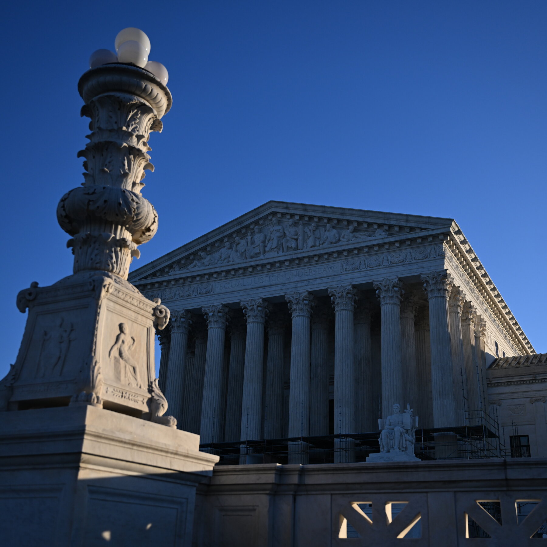 Supreme Court Allows Trump's $400 Million White House Ballroom to Proceed