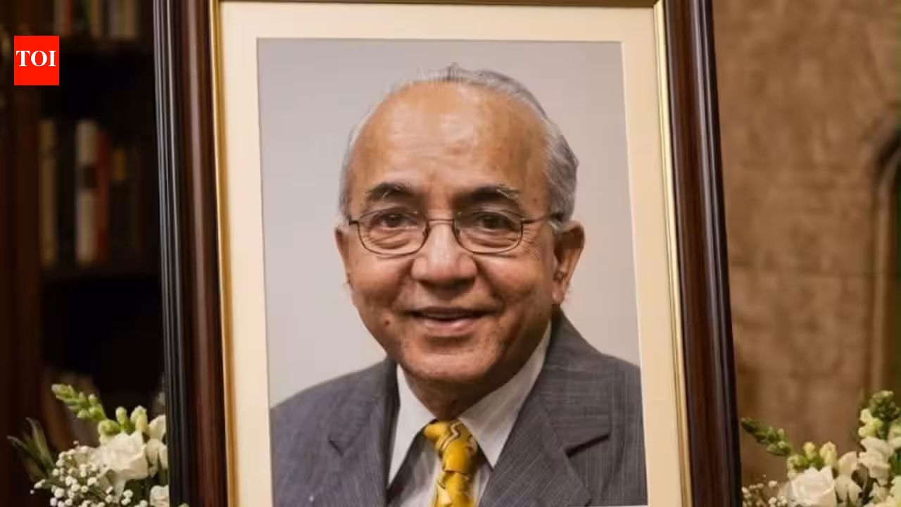 Former Delhi Chief Secretary Rakesh Mehta Dies by Suicide in Noida Home
