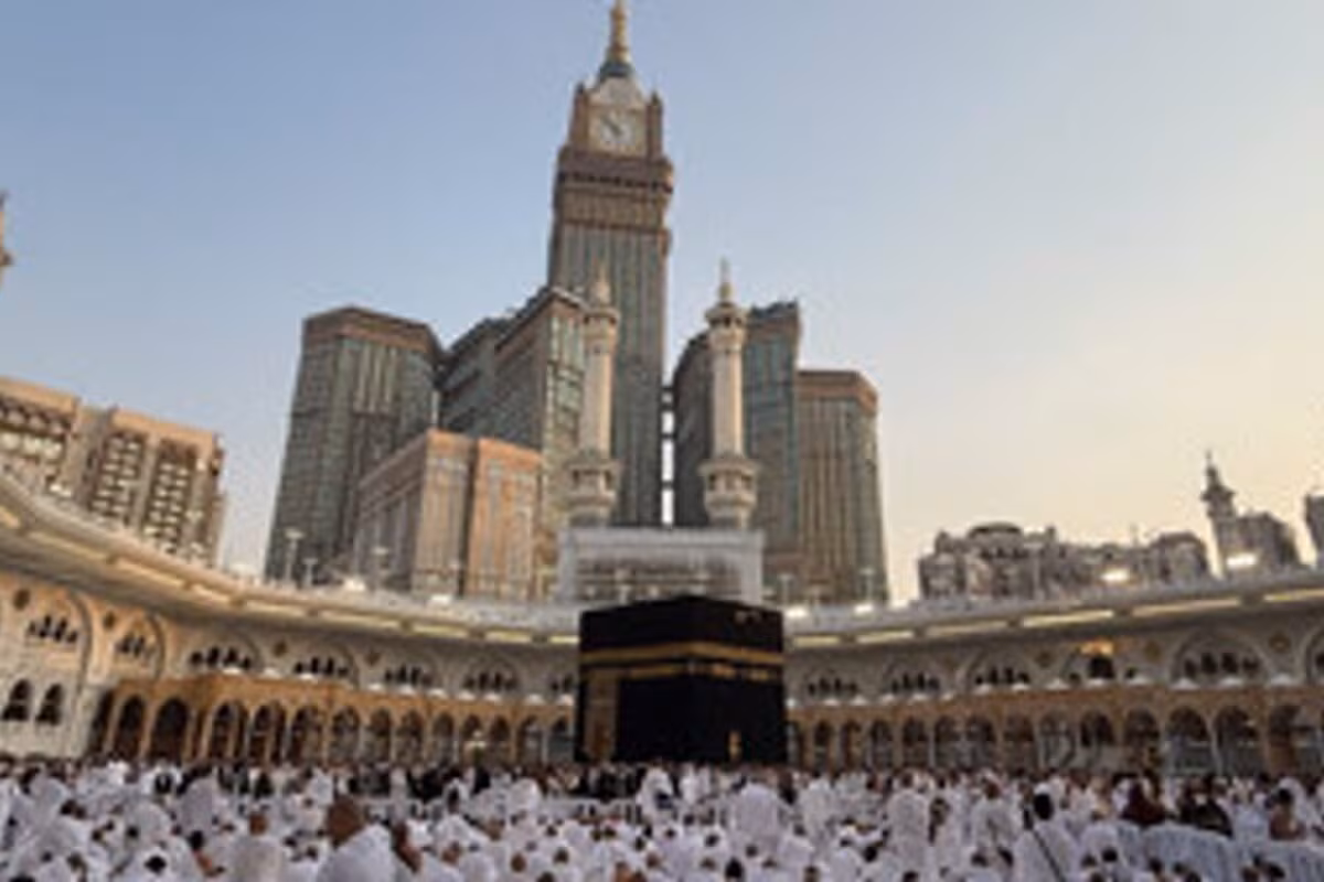 Mecca Issues Historic Air Raid Alert as Saudi Arabia Intercepts Houthi Drone