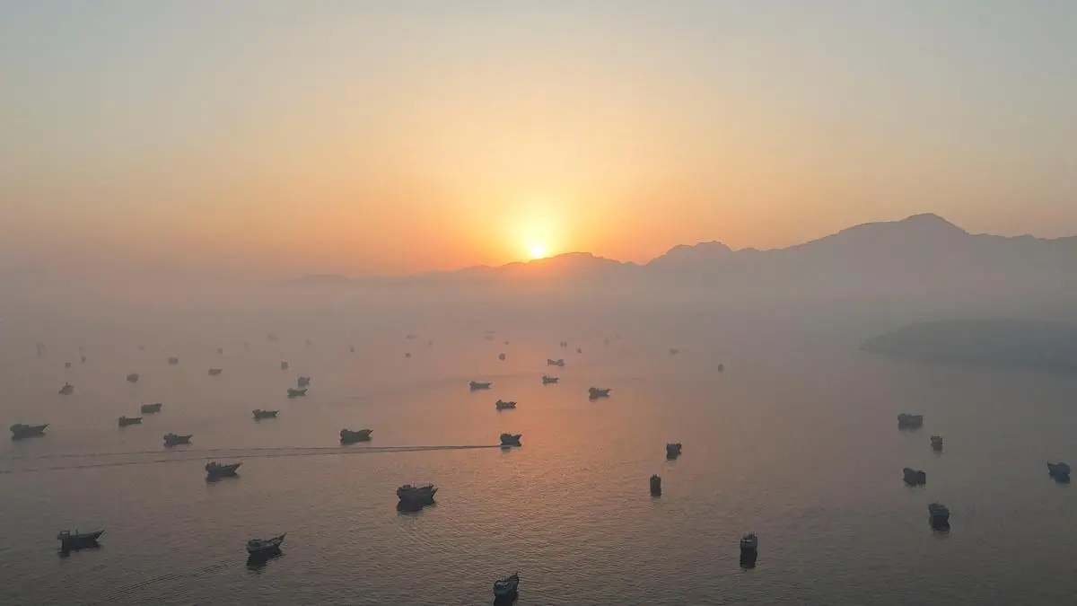 Iran Delivers Seven Demands to US, Threatens to Keep Strait of Hormuz Closed