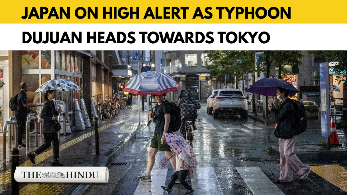 Typhoon Dujuan Approaches Tokyo, Forcing Mass Evacuations and Flight Cancellations