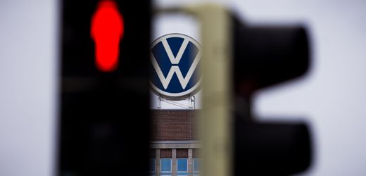 Volkswagen Slashes Profit Forecast for 2026, Porsche Faces Thousands More Job Cuts