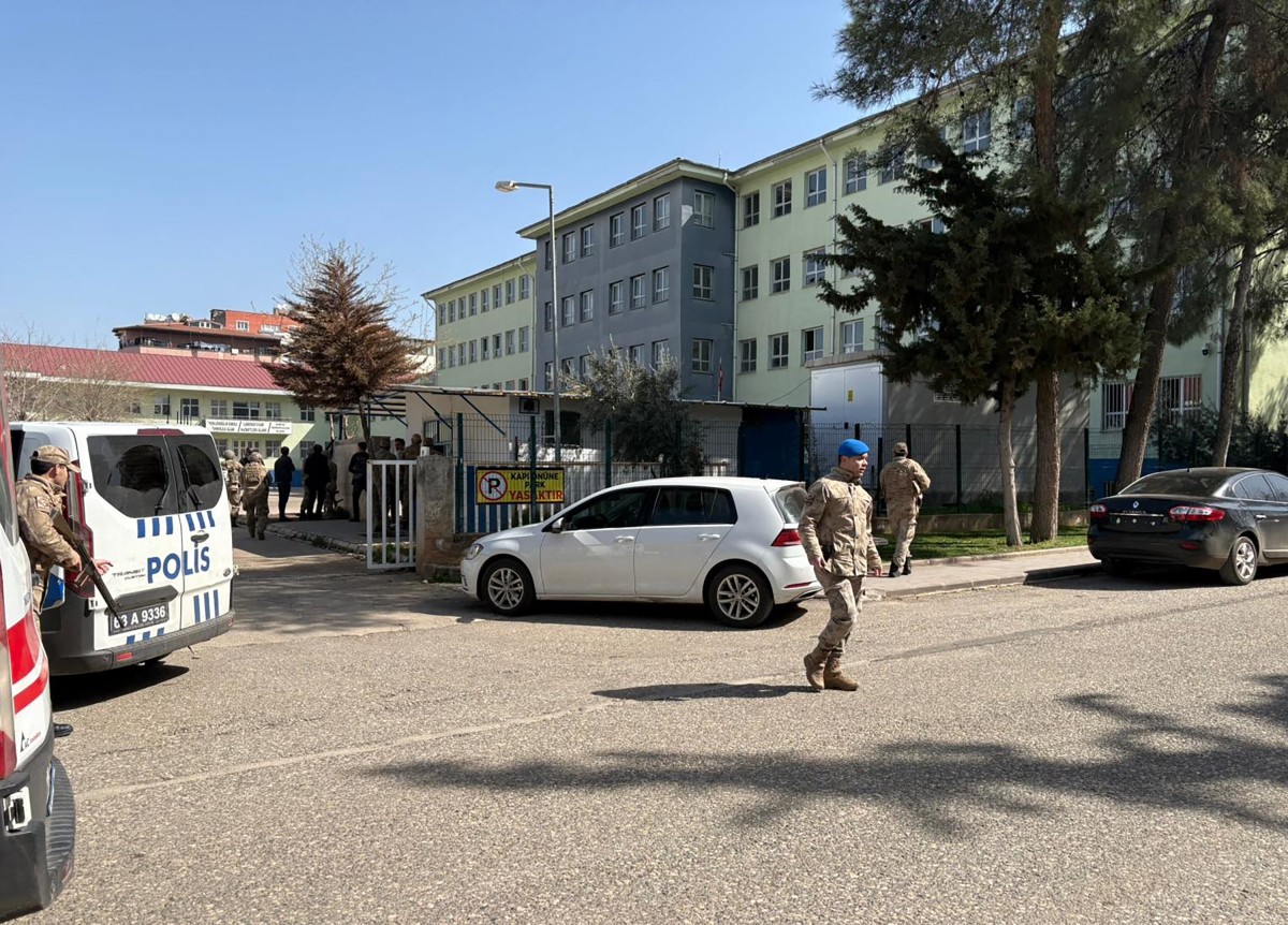 Eight Injured in Shooting Outside High School in Western Turkey