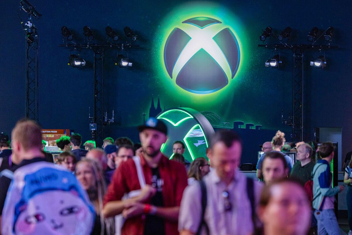 Microsoft Xbox Lays Off Hundreds, Consolidates Studios in Major Restructuring
