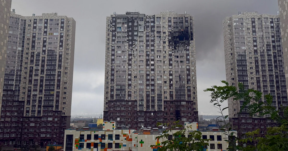 Russian and Ukrainian Strikes Kill Civilians as Zelenskyy Heads to UN Summit